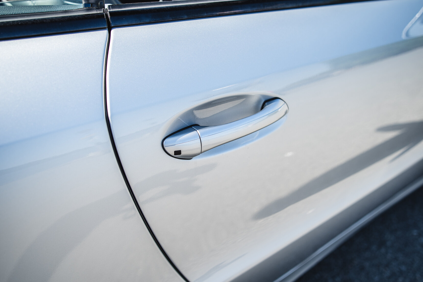 Exterior image of 2006 Mercedes-Benz SL 350