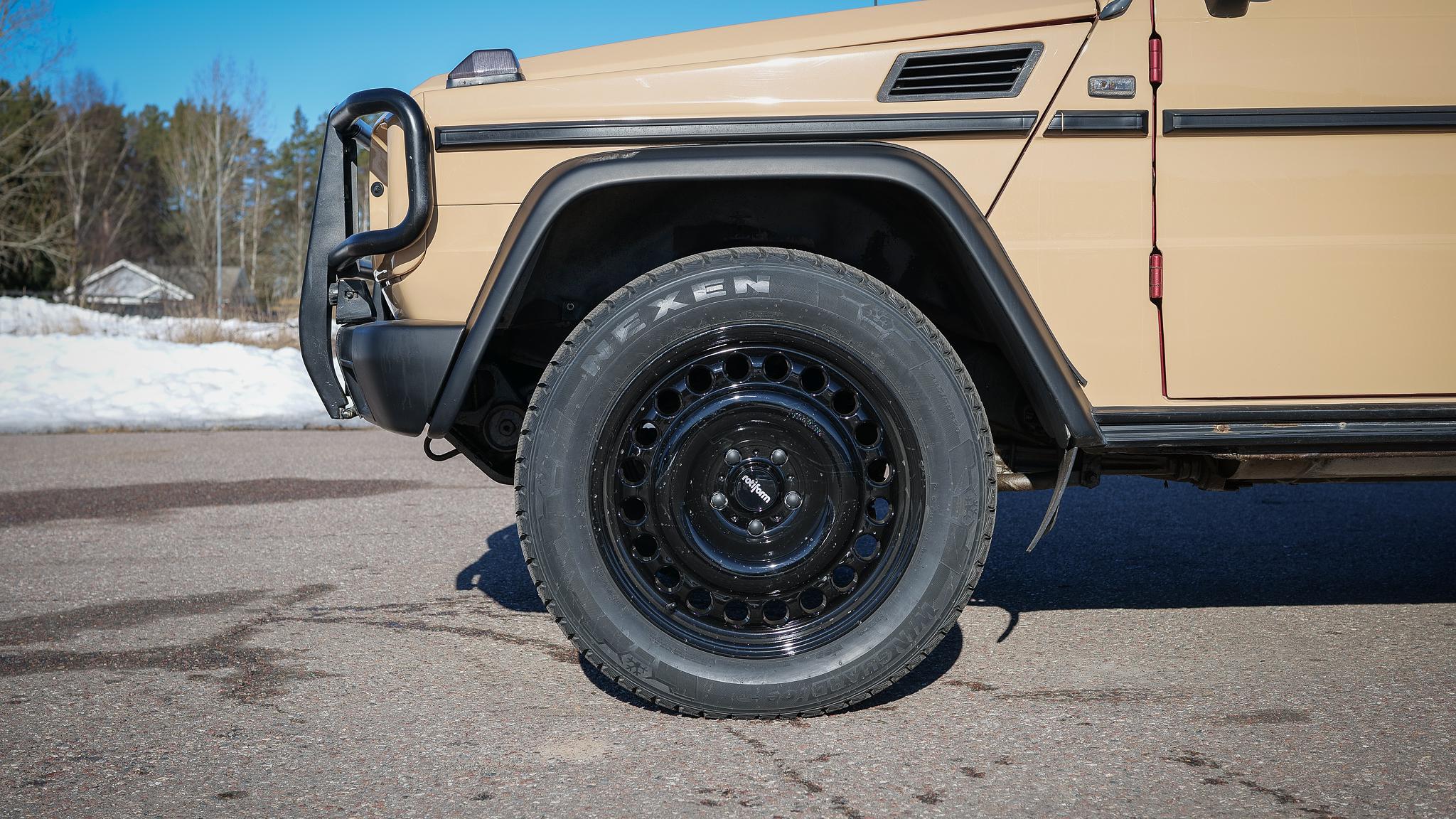 Exterior image of 1991 Mercedes-Benz G 230