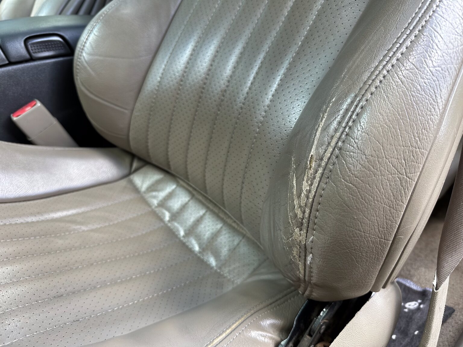 Interior image of 2000 Pontiac TransAm Firebird (43)