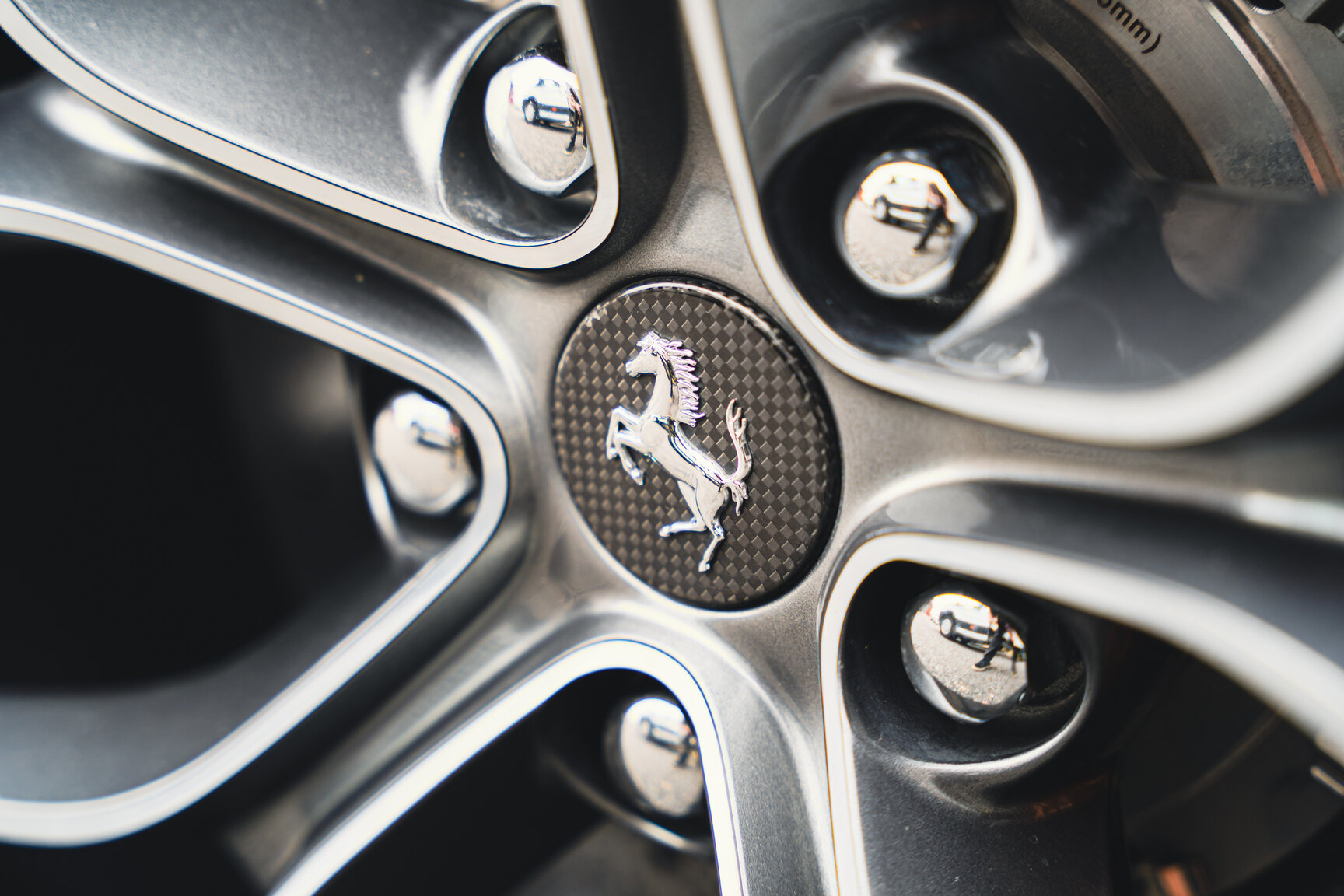 Exteriörbild på 2018 Ferrari GTC4 Lusso T (8)