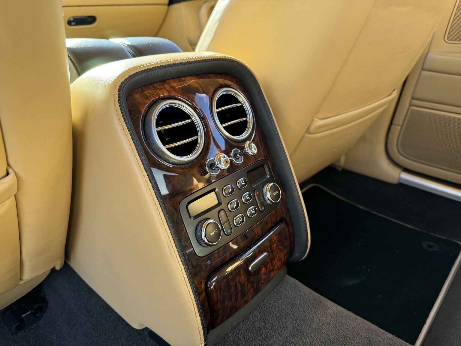 Interiörbild 2005 Bentley Flying Spur