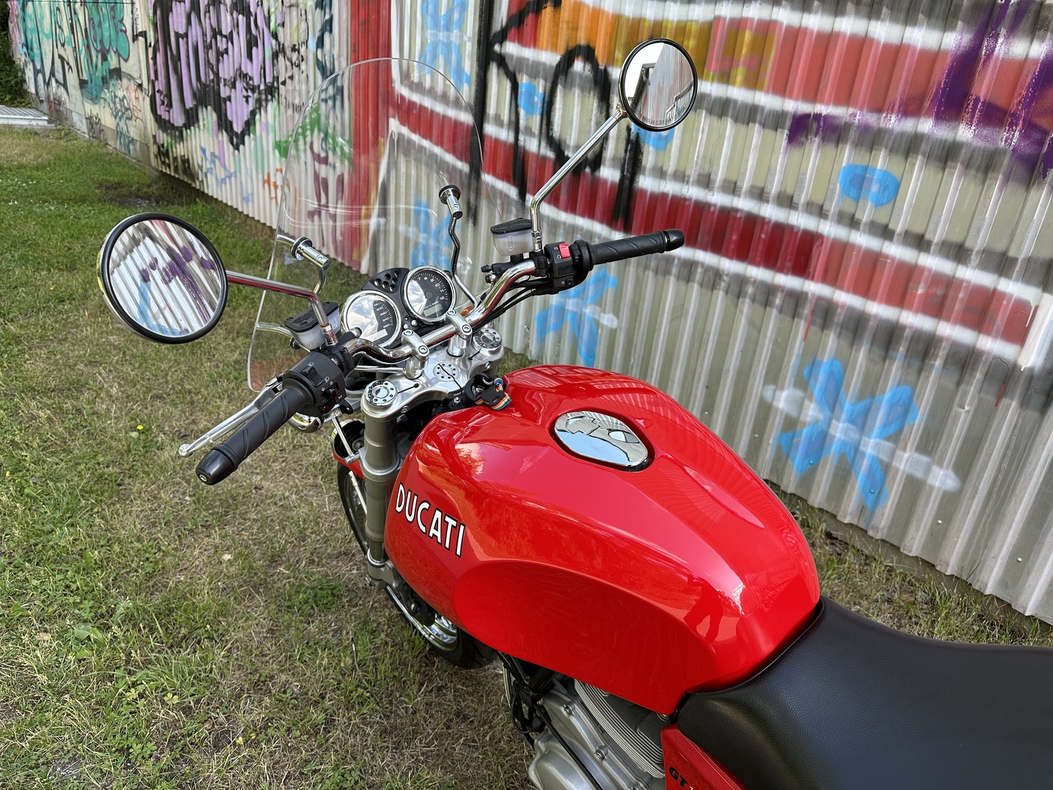 Aussenfoto 2006 Ducati 1000 GT (4)