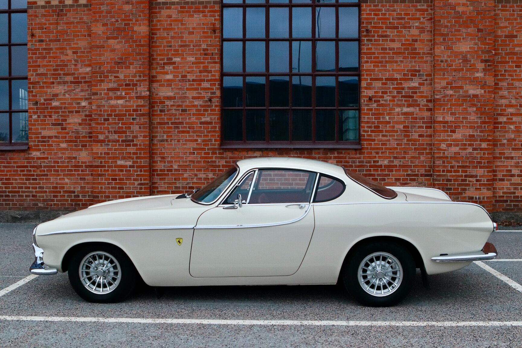 Exterior image of 1964 Volvo P 1800S (2)