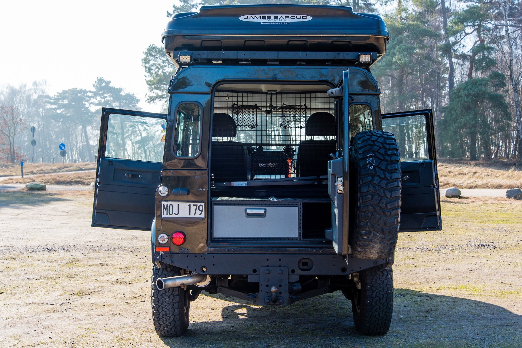 Exteriörbild på 2009 Land Rover Defender 90 2.4 TD4 4x4