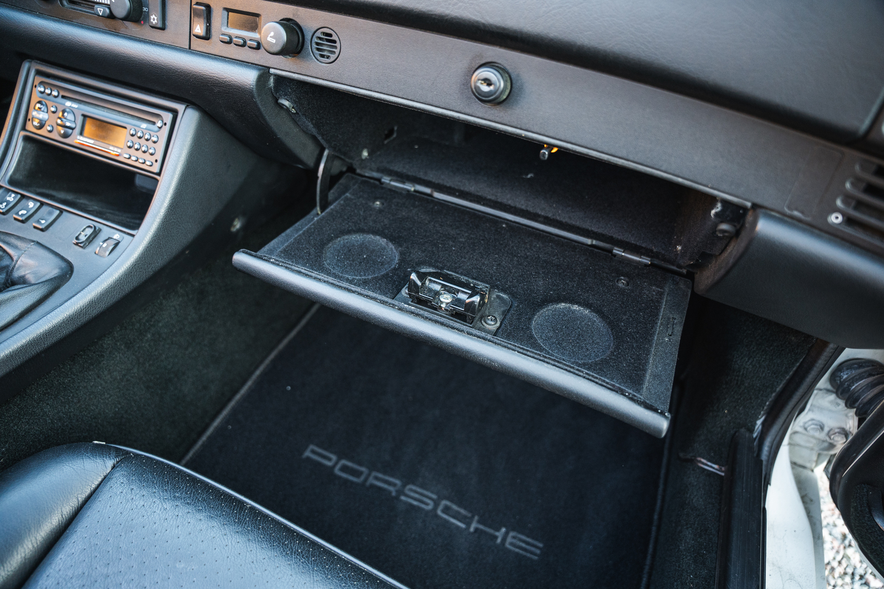 Interior image of 1991 Porsche 944 Turbo Cabriolet