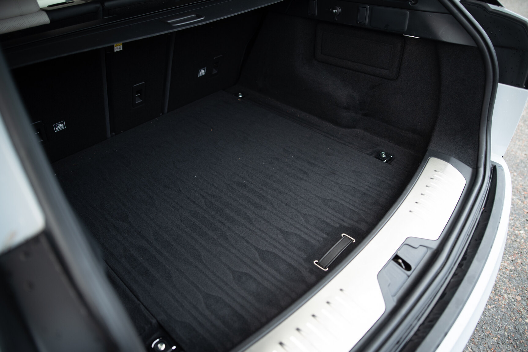 Interior image of 2018 Range Rover Velar D300 AWD HSE