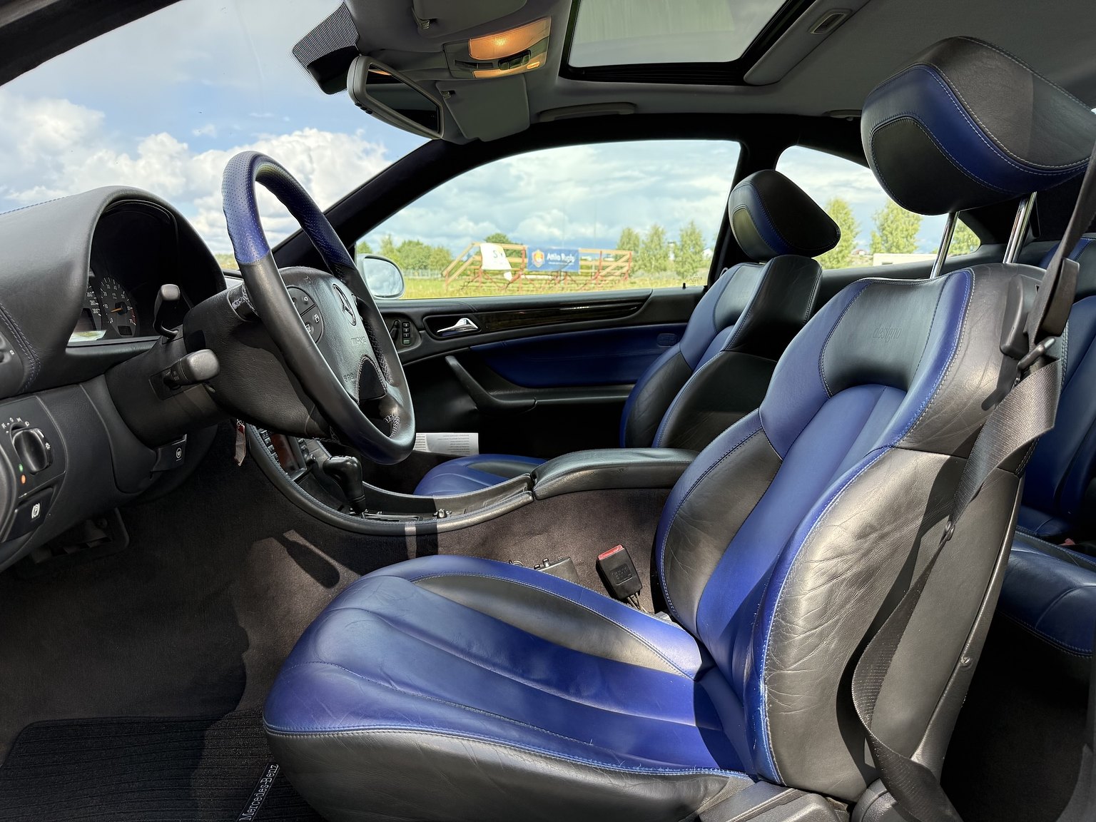 Interior image of 2000 Mercedes-Benz CLK 55 AMG Coupé