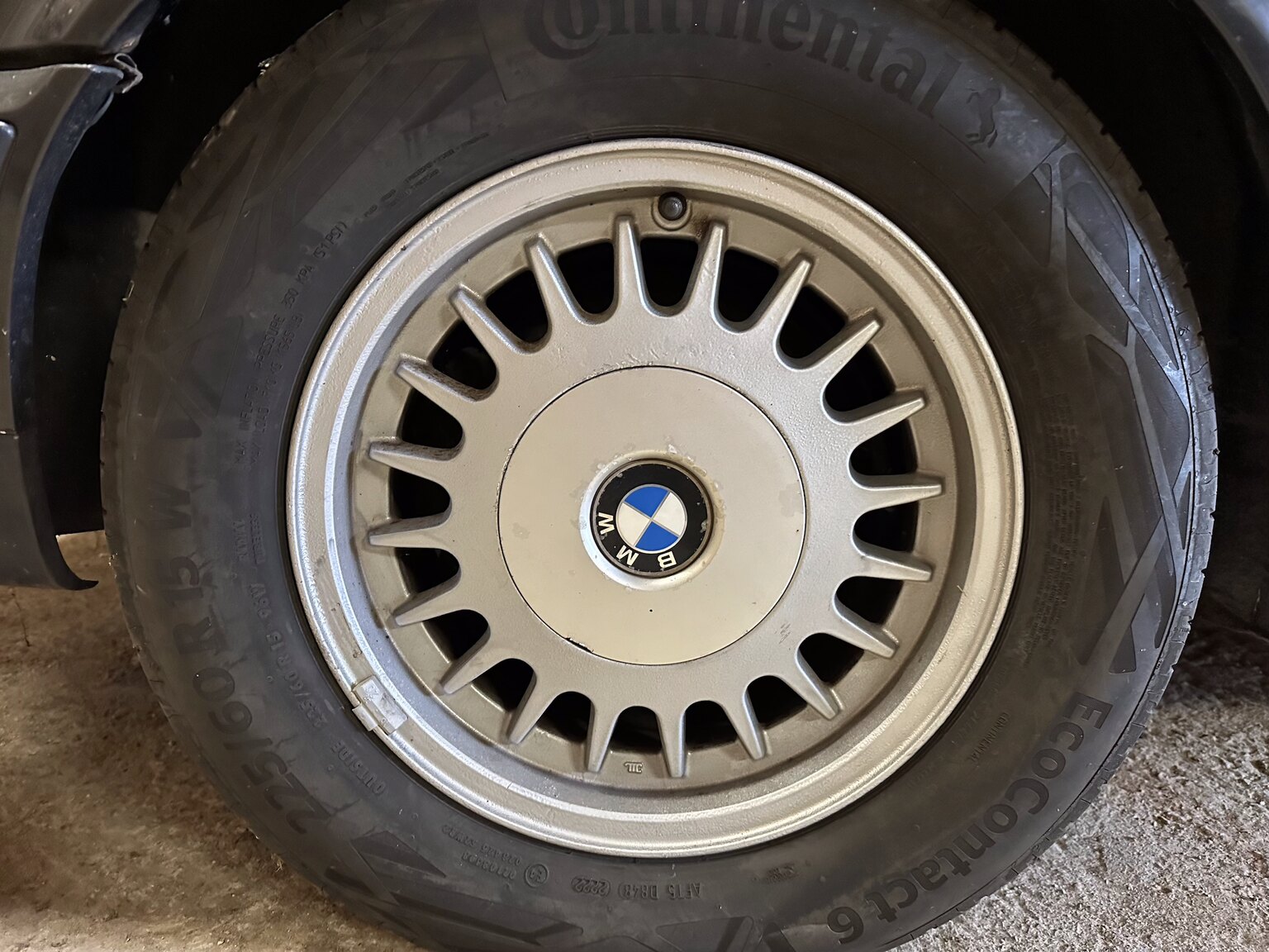 Exteriörbild på 1988 BMW 535i