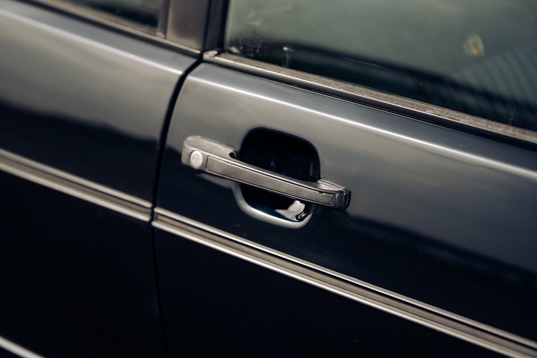 Exterior image of 1991 VW Golf Cabriolet "Etienne Aigner Edition"