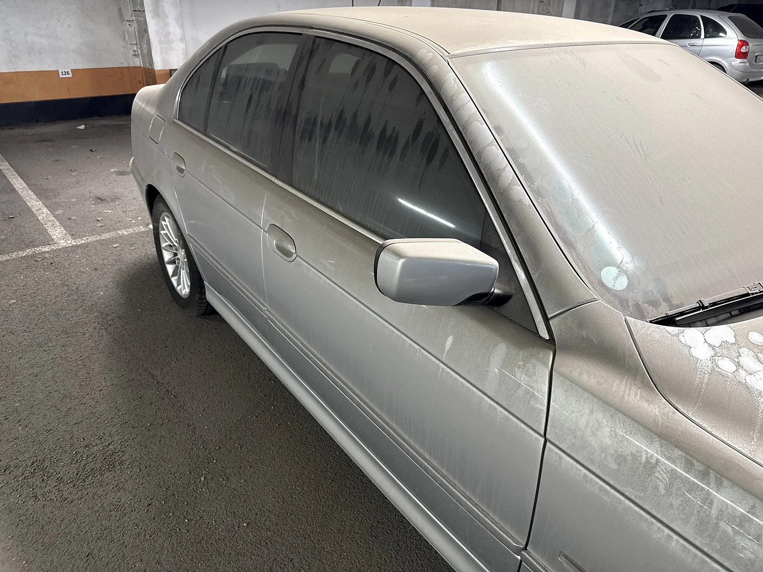 Exterior image of 2002 BMW 520i (58)