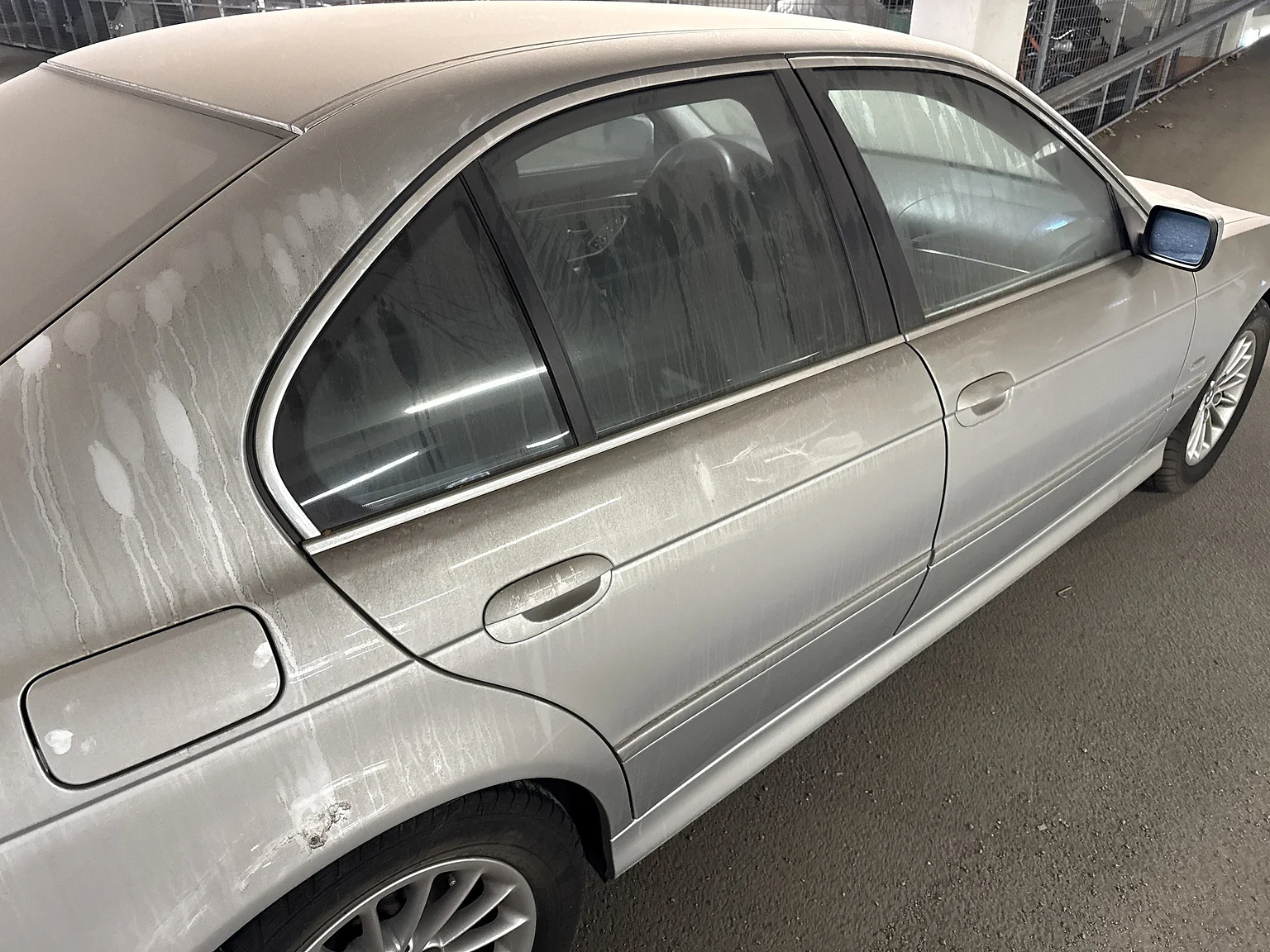 Exterior image of 2002 BMW 520i (52)