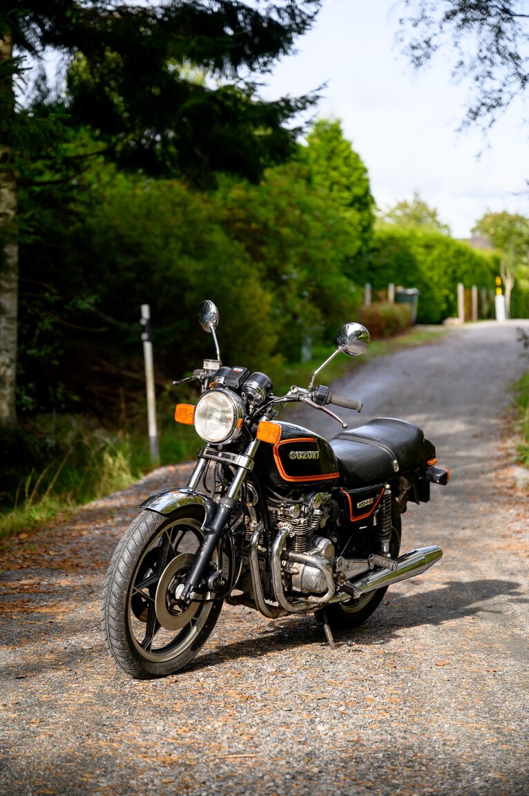 Exterior image of 1981 SUZUKI GS 500 E 