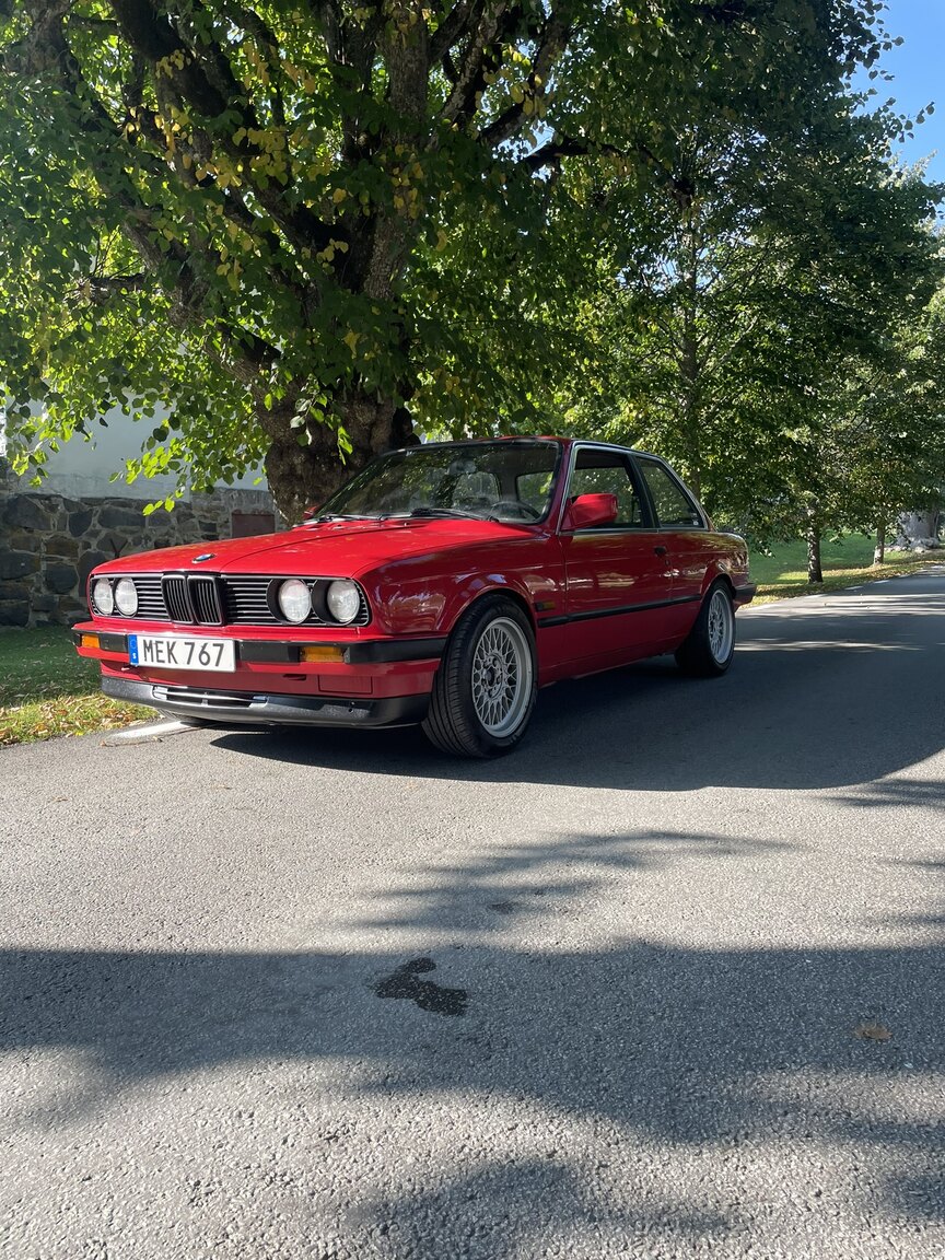 Exteriörbild på 1987 BMW 320i