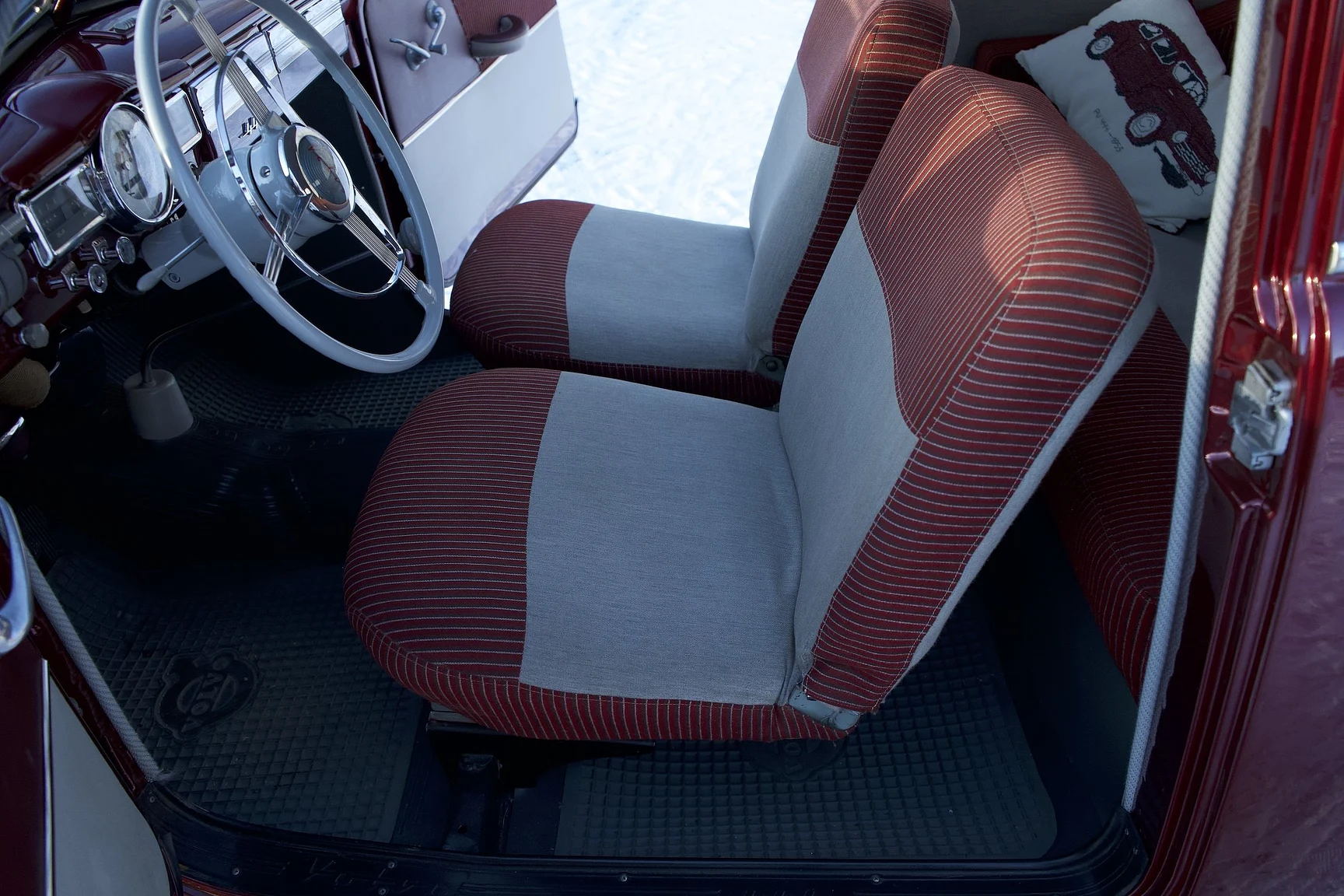 Interior image of 1953 Volvo PV444 DS (9)