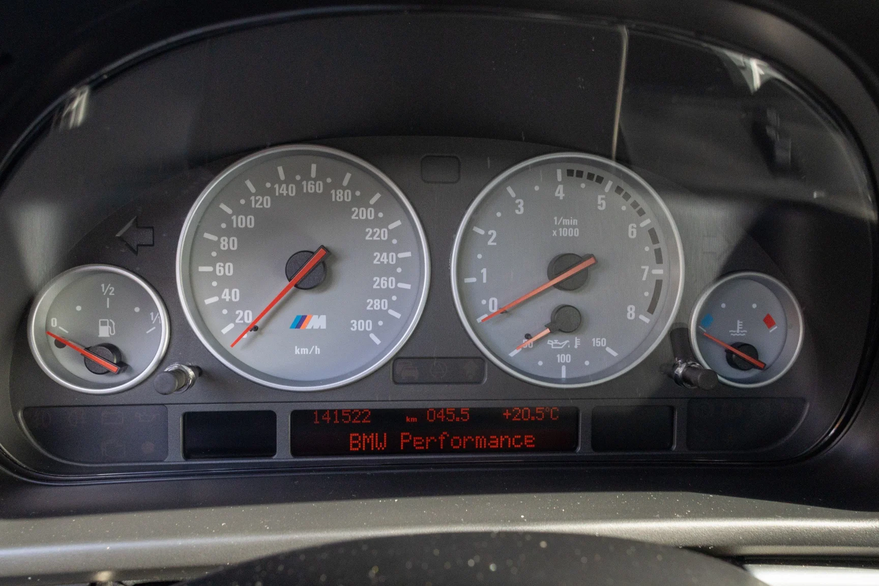 Innenraumfoto von 2002 BMW M5 E39 (25)