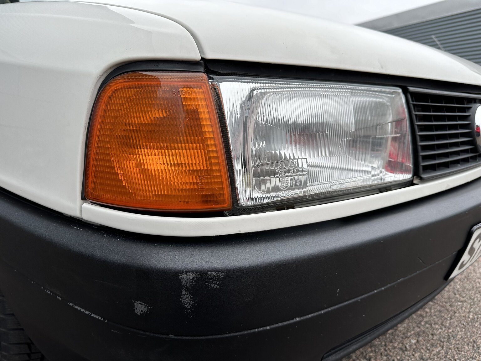 Exterior image of 1988 Audi 80 (34)