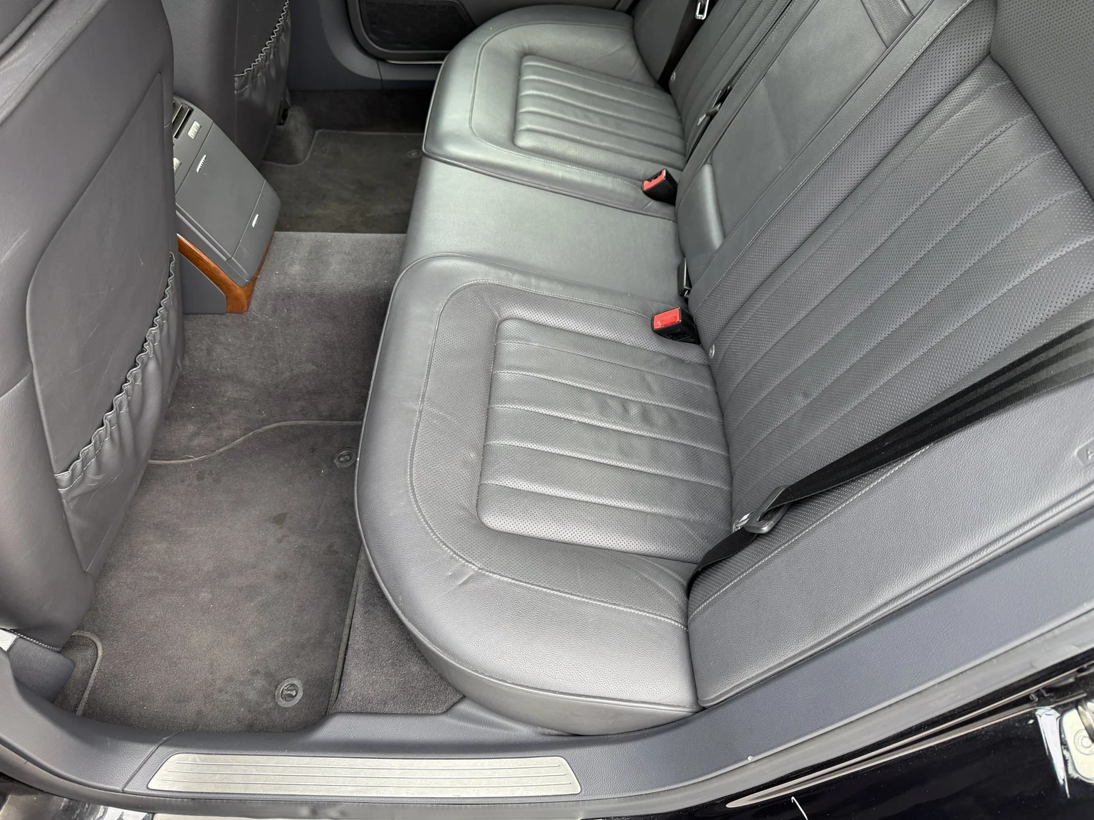 Interior image of 2013 Volkswagen Phaeton 3.0 TDI (44)