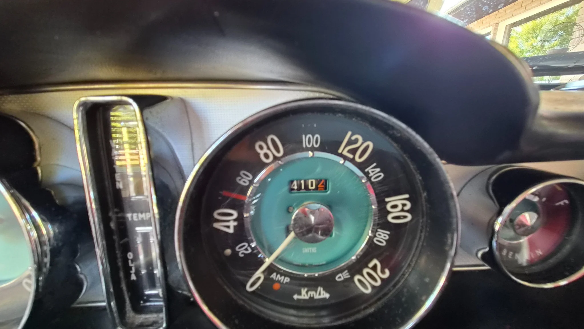 Interior image of 1966 Volvo P 1800S (27)