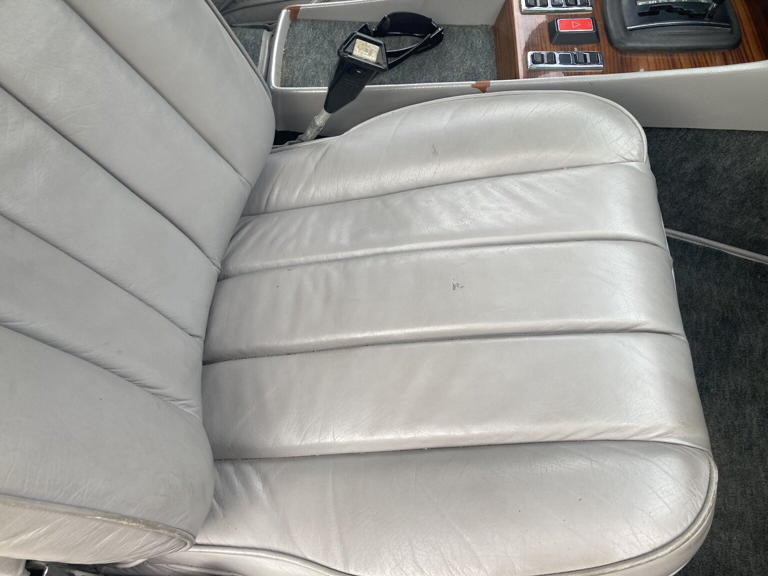 Interior image of 1973 Mercedes-Benz 450 SLC (43)