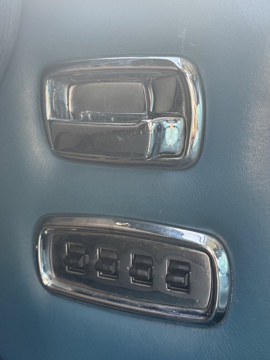 Interior image of 1976 Rolls-Royce Silver Shadow