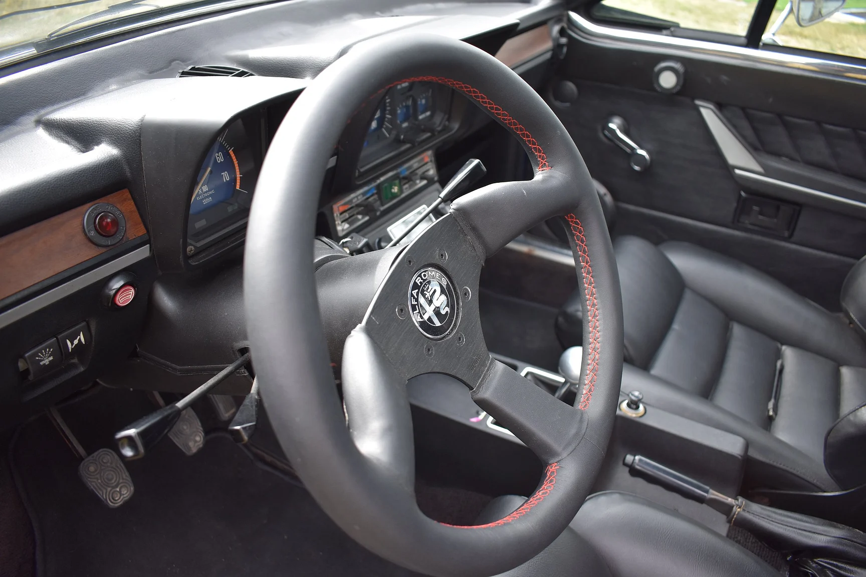 Innenraumfoto von 1981 Alfa Romeo Alfetta GTV (4)