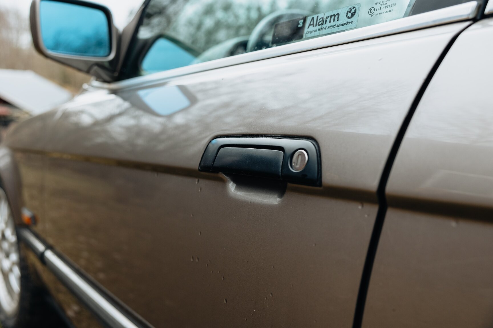 Exterior image of 1990 BMW 750iL (33)