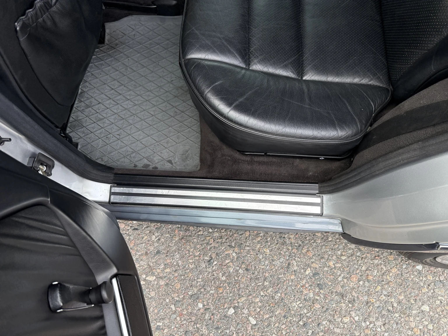 Interior image of 1994 Mercedes-Benz E 320 T (39)
