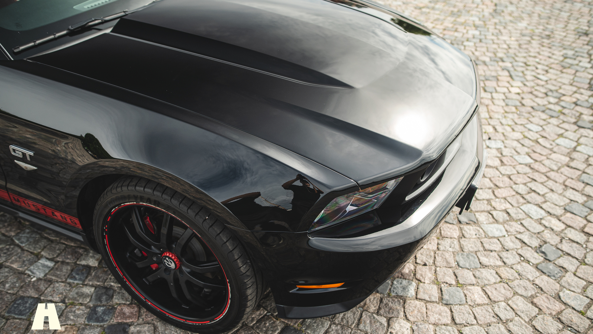 Exterior image of 2010 Ford Mustang GT 