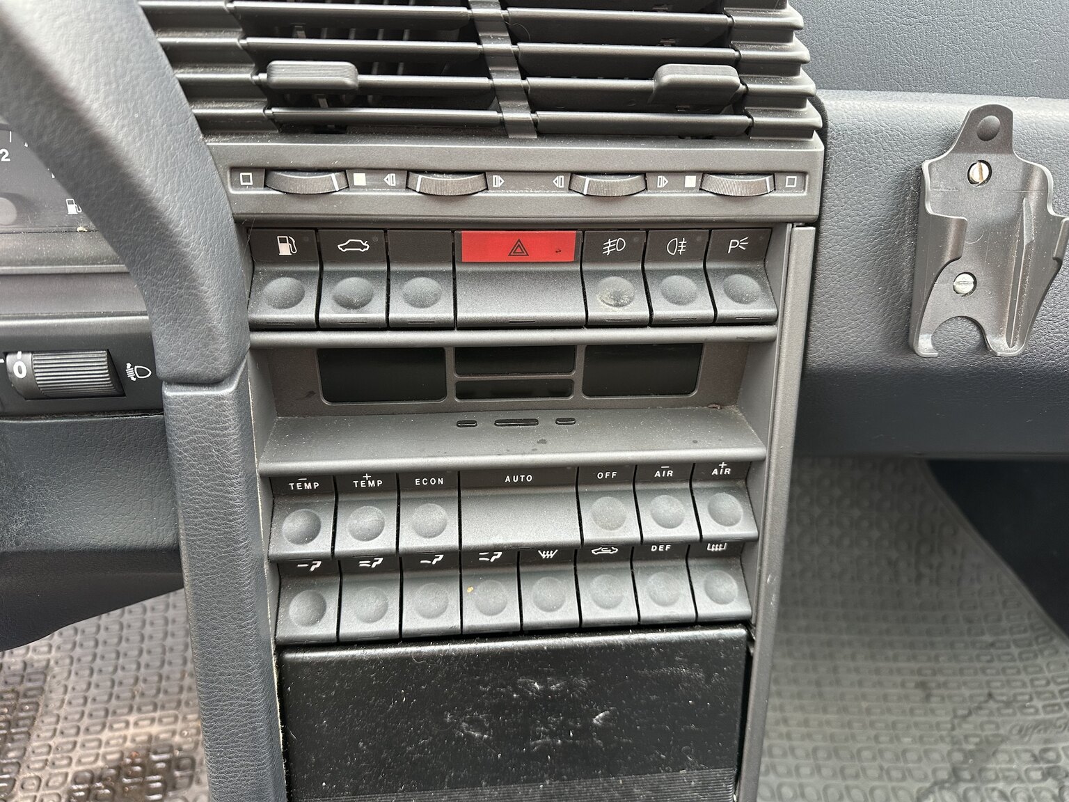 Interior image of 1994 Alfa Romeo 164