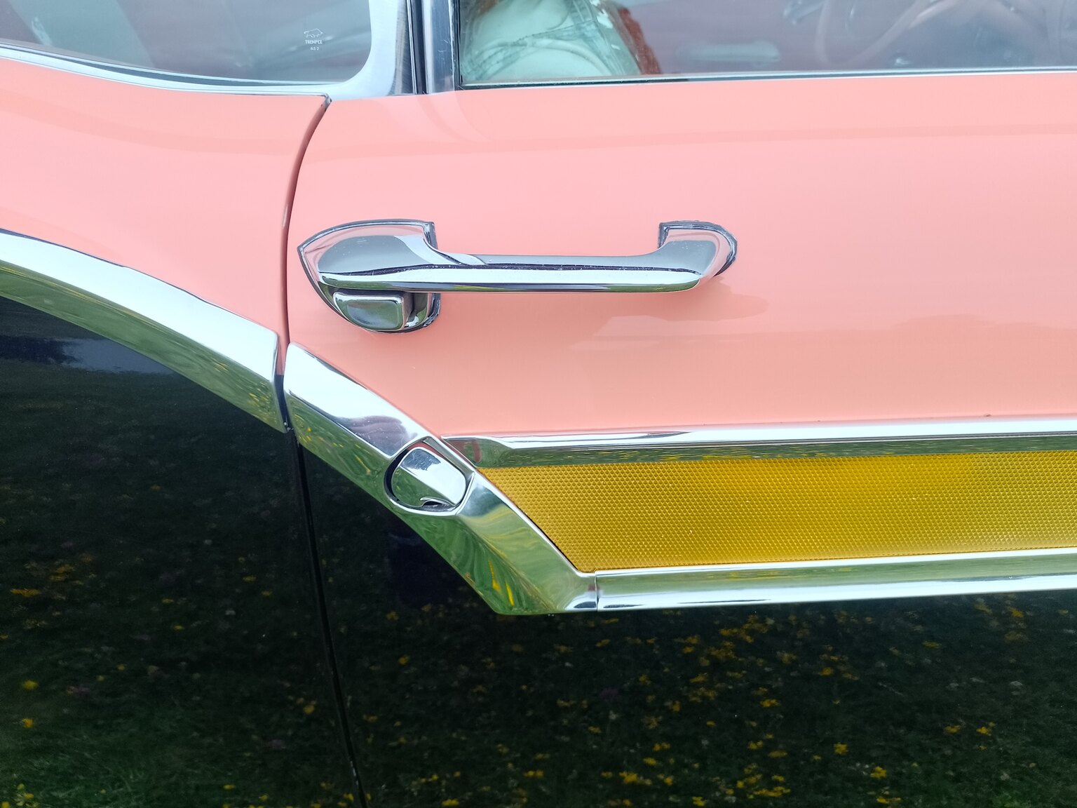 Exterior image of 1957 Ford Fairlane 500 Skyliner Retract