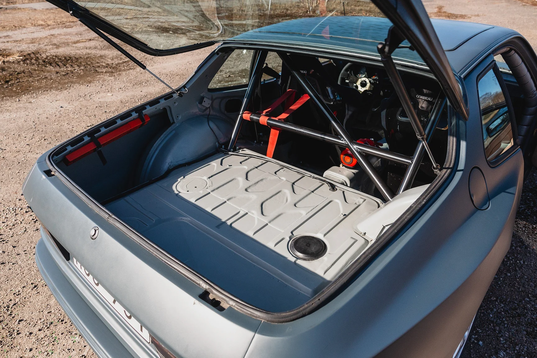 Innenraumfoto von 1982 Porsche 944 Trackday (20)