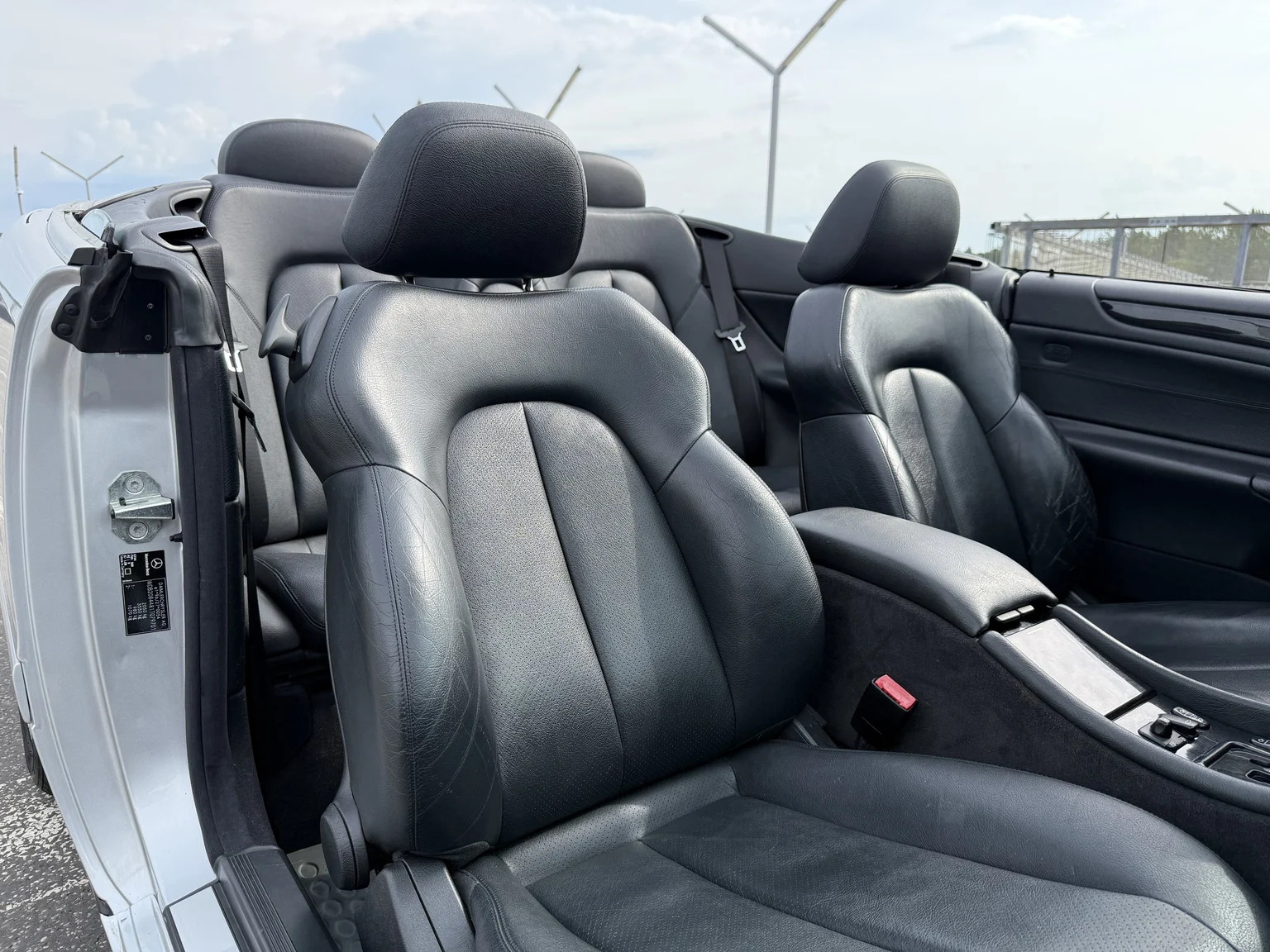 Interior image of 2001 MERCEDES-BENZ CLK 230 Kompressor Cabriolet (38)