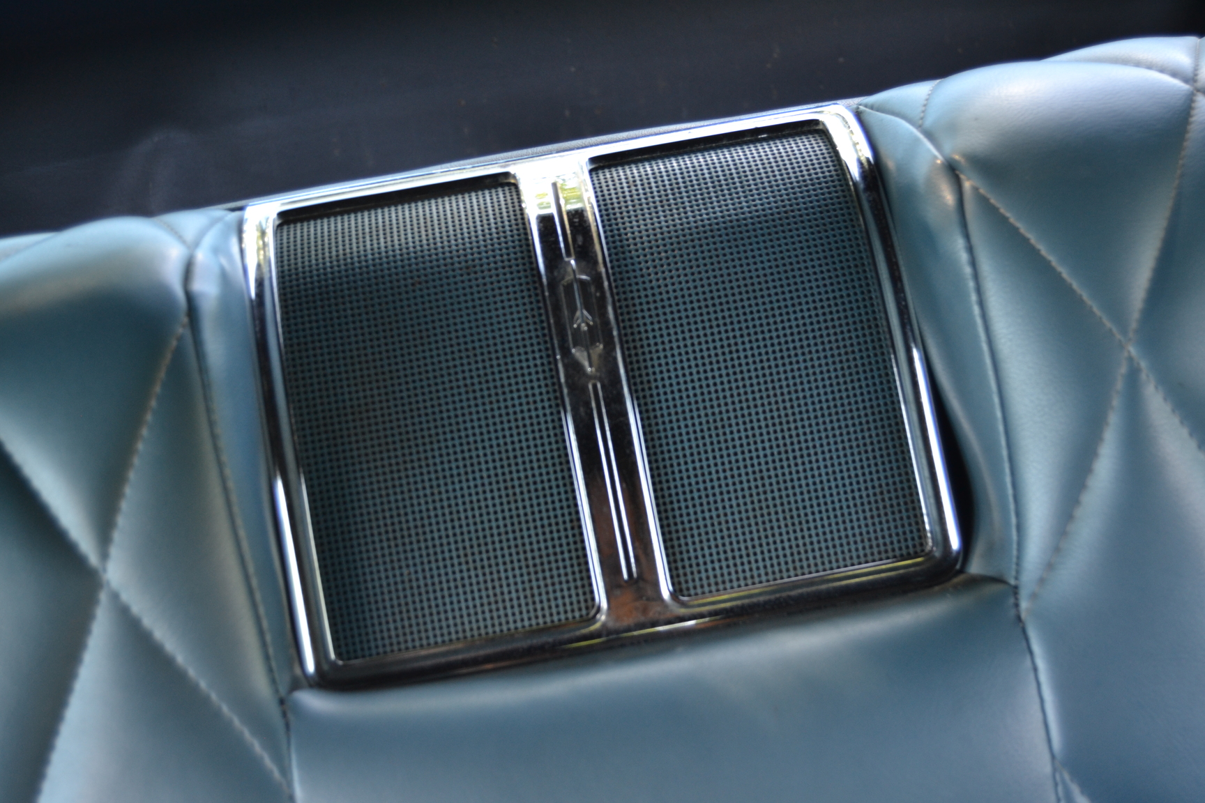 Interior image of 1970 Oldsmobile Ninety eight Convertible (36)