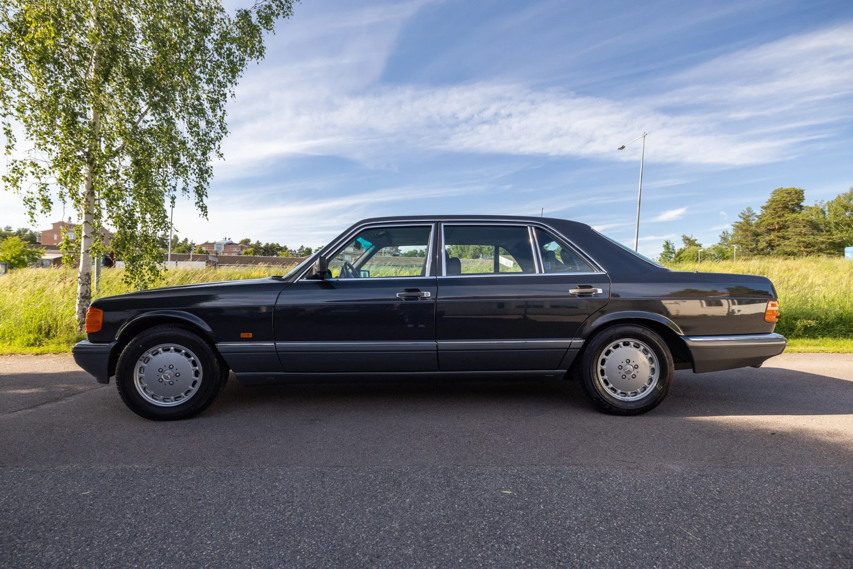 Exteriörbild på 1989 Mercedes-Benz 560 SEL (11)