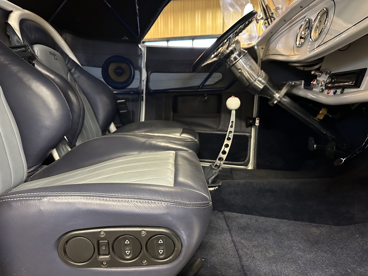 Innenraumfoto von 1932 Custom Ford Rod White Ice