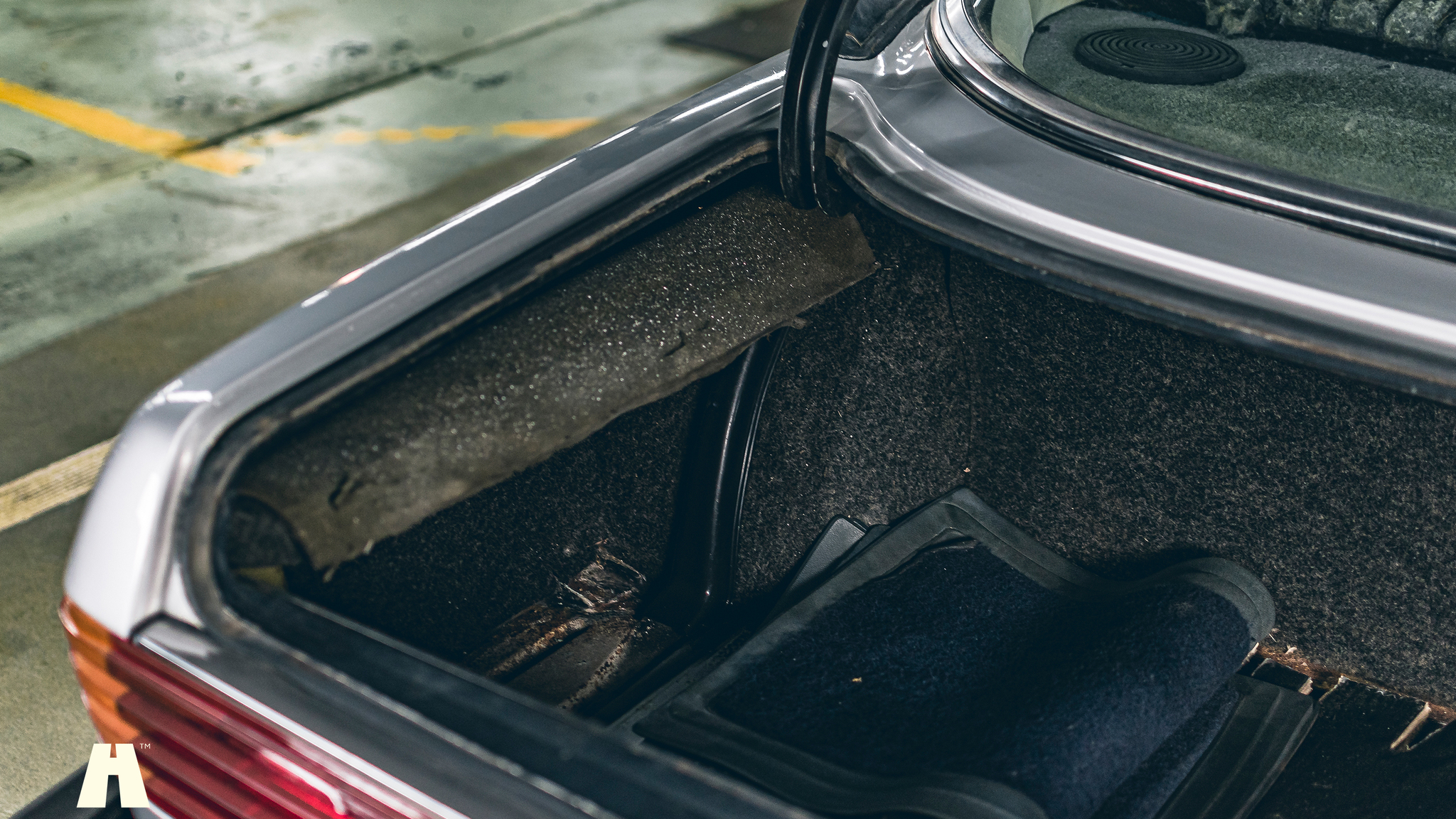 Interiörbild 1974 Mercedes SLC450 Project