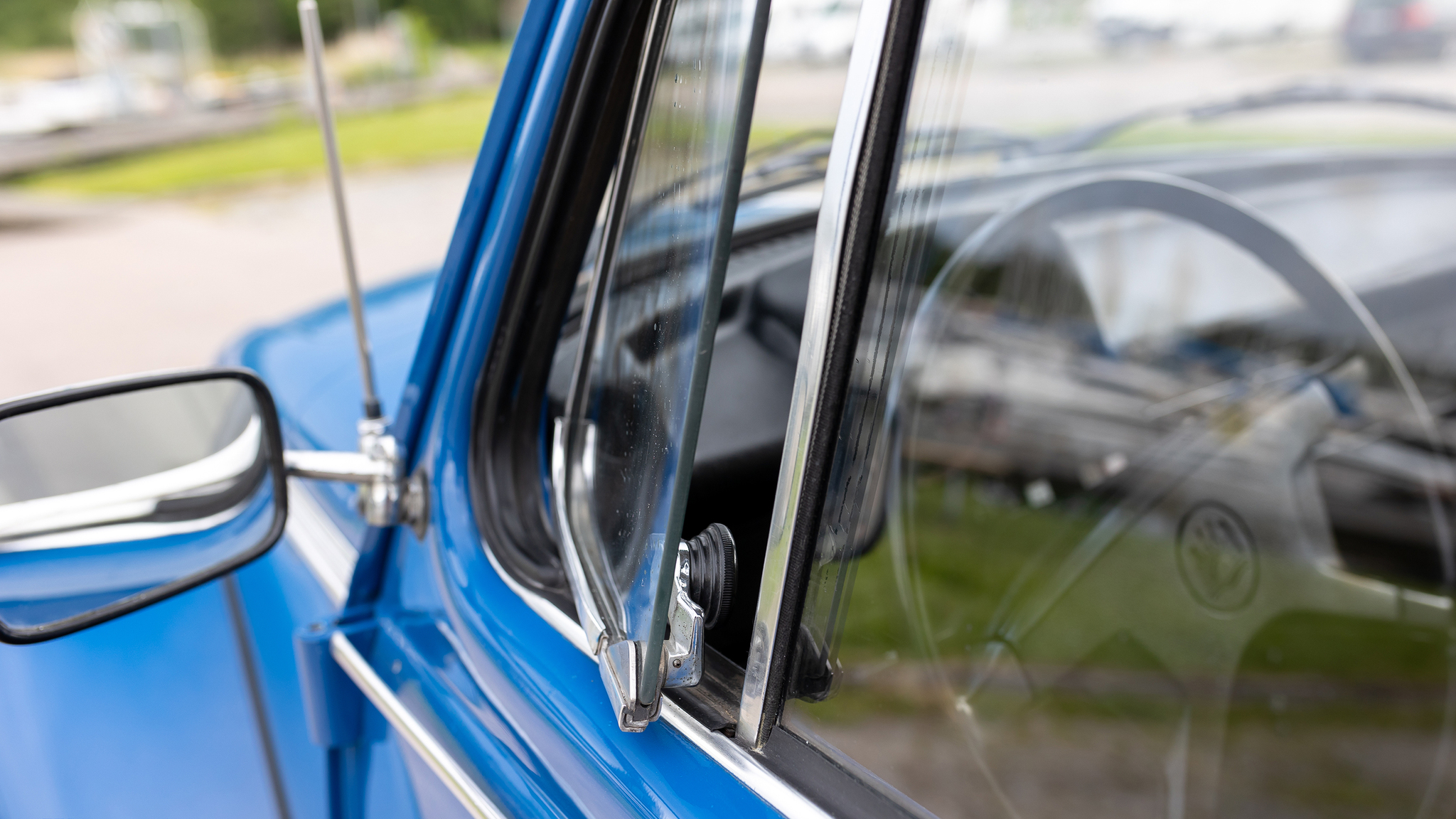 Exterior image of 1973 Volkswagen Beetle 1303S 1600 (44)