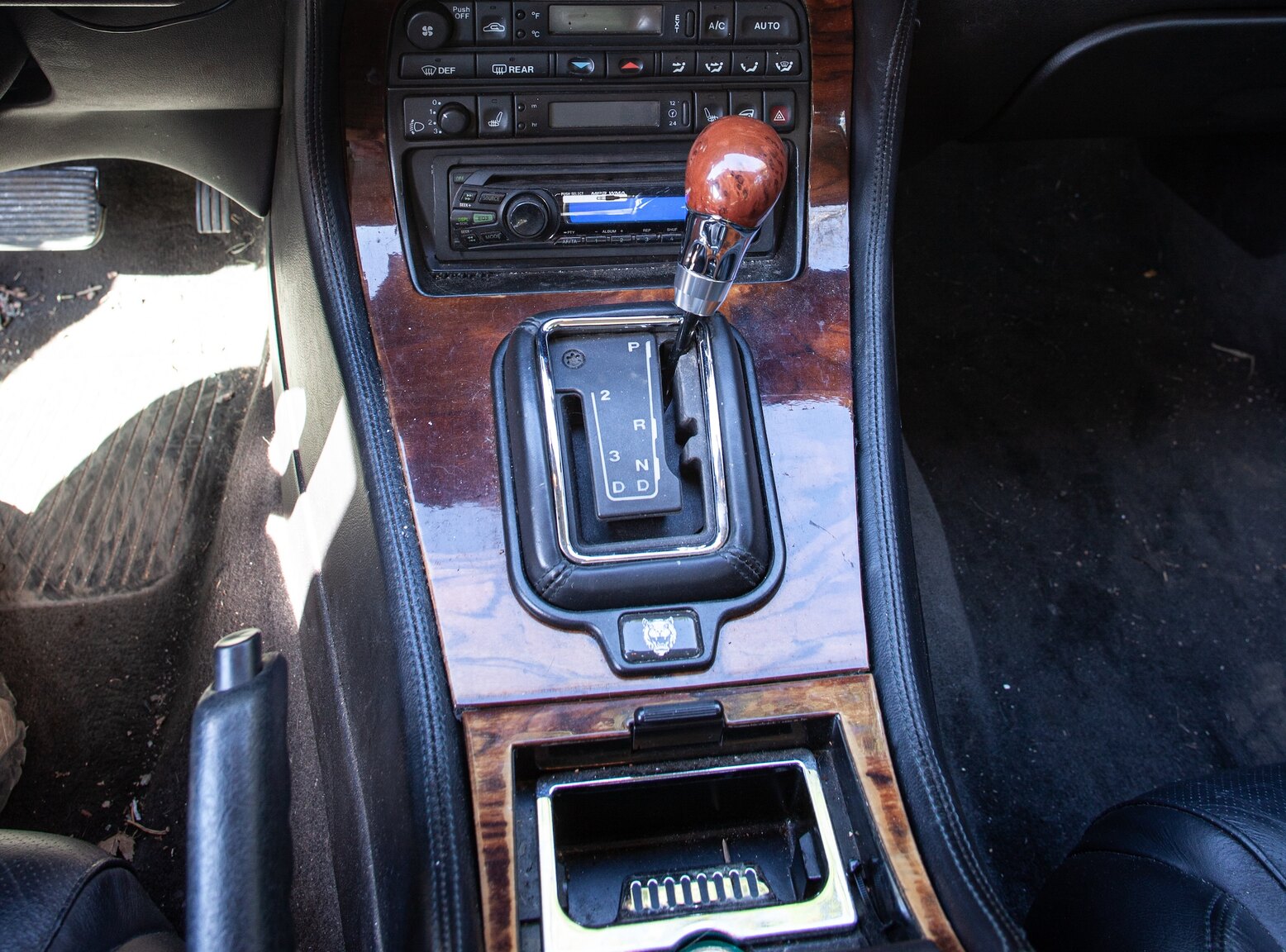 Interior image of 1997 Jaguar XJ6 3.2