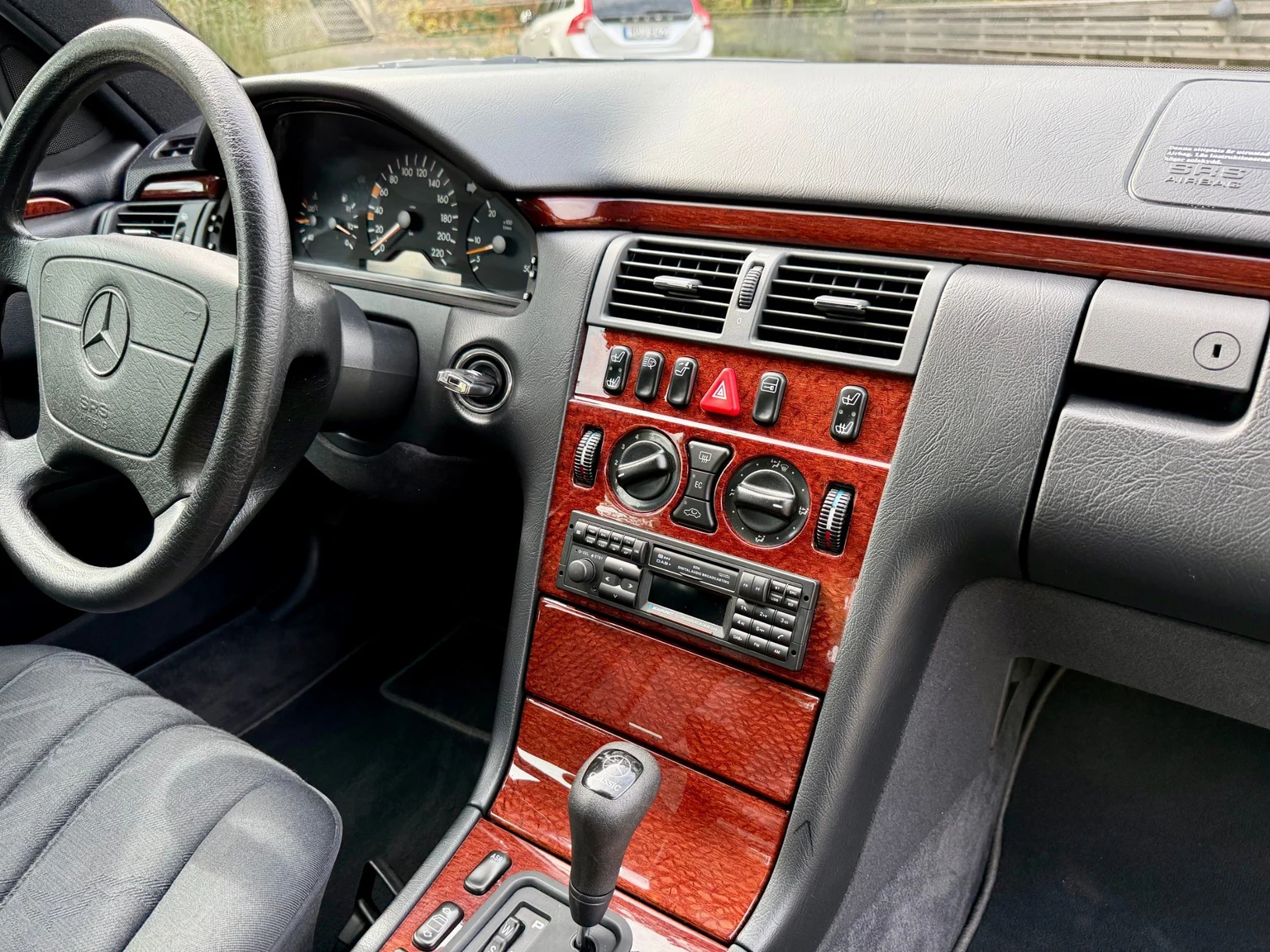 Interiörbild 1997 Mercedes-Benz E 290 TD (74)