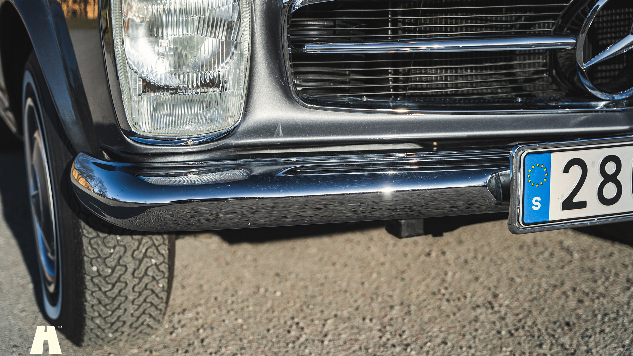 Exterior image of 1970 Mercedes 280 SL Pagoda (31)