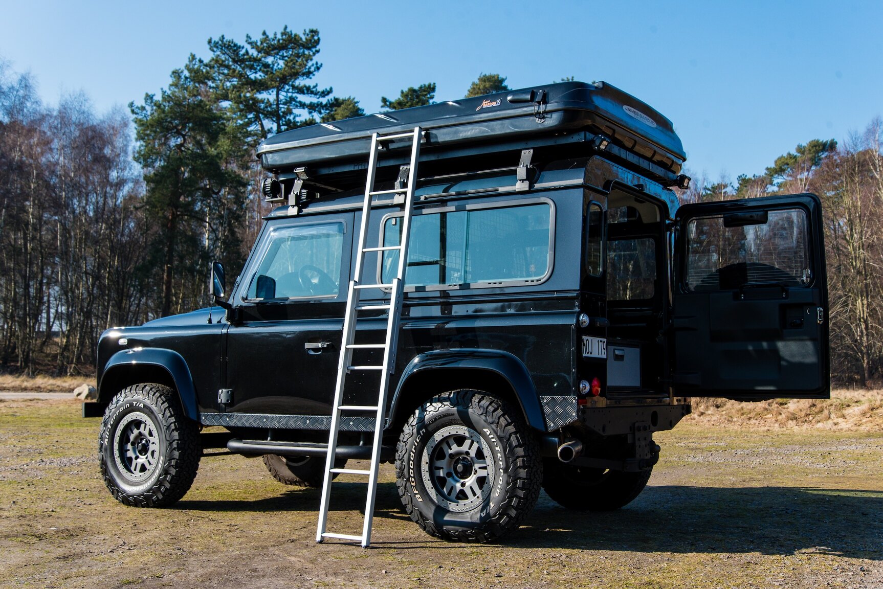 Exterior image of 2009 Land Rover Defender 90 2.4 TD4 4x4