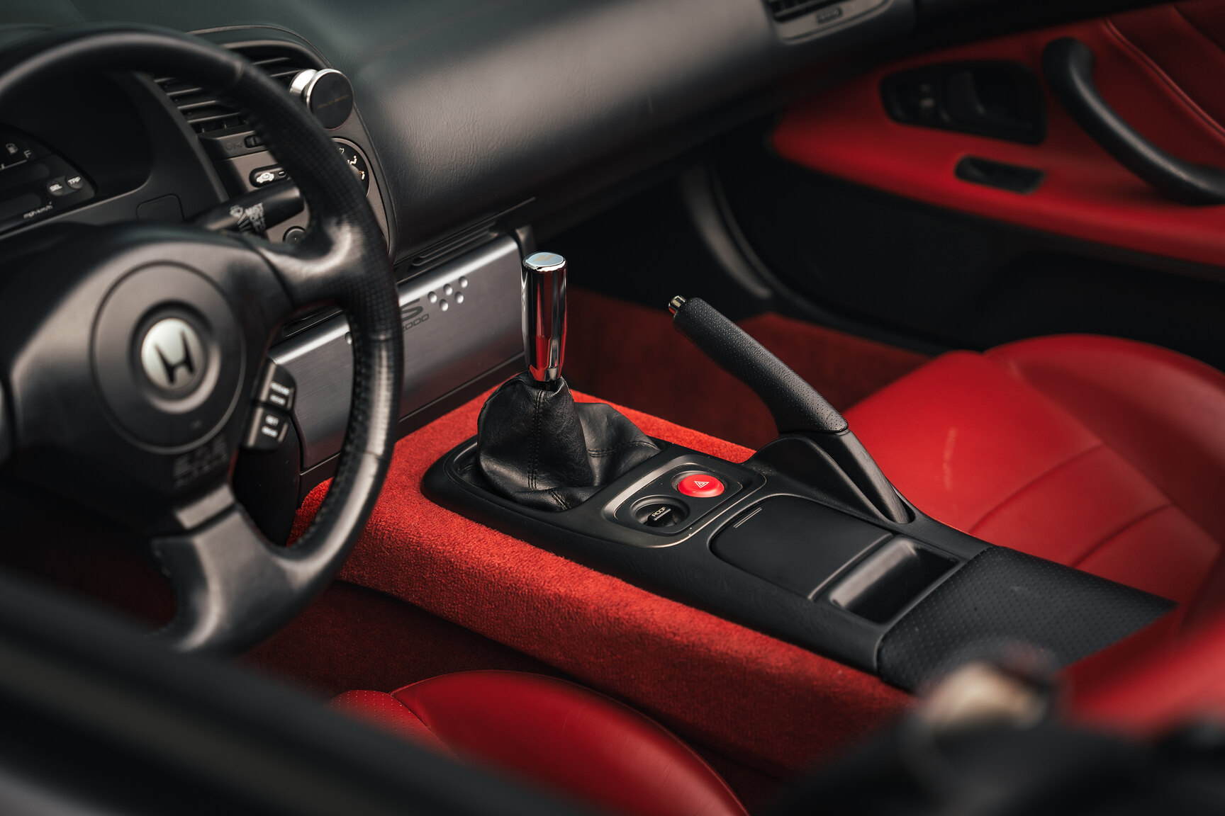 Interior image of 2000 Honda S2000 AP1