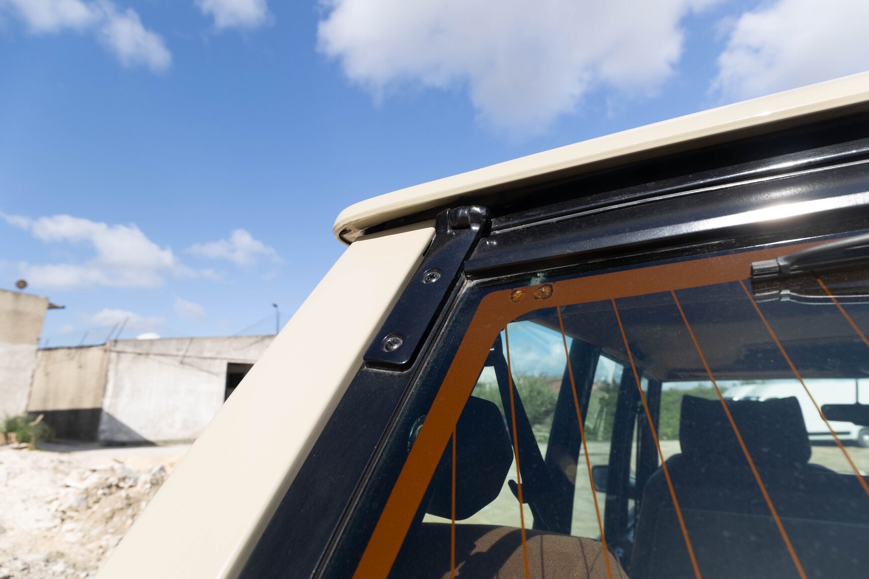 Exteriörbild på 1991 Range Rover Restomod