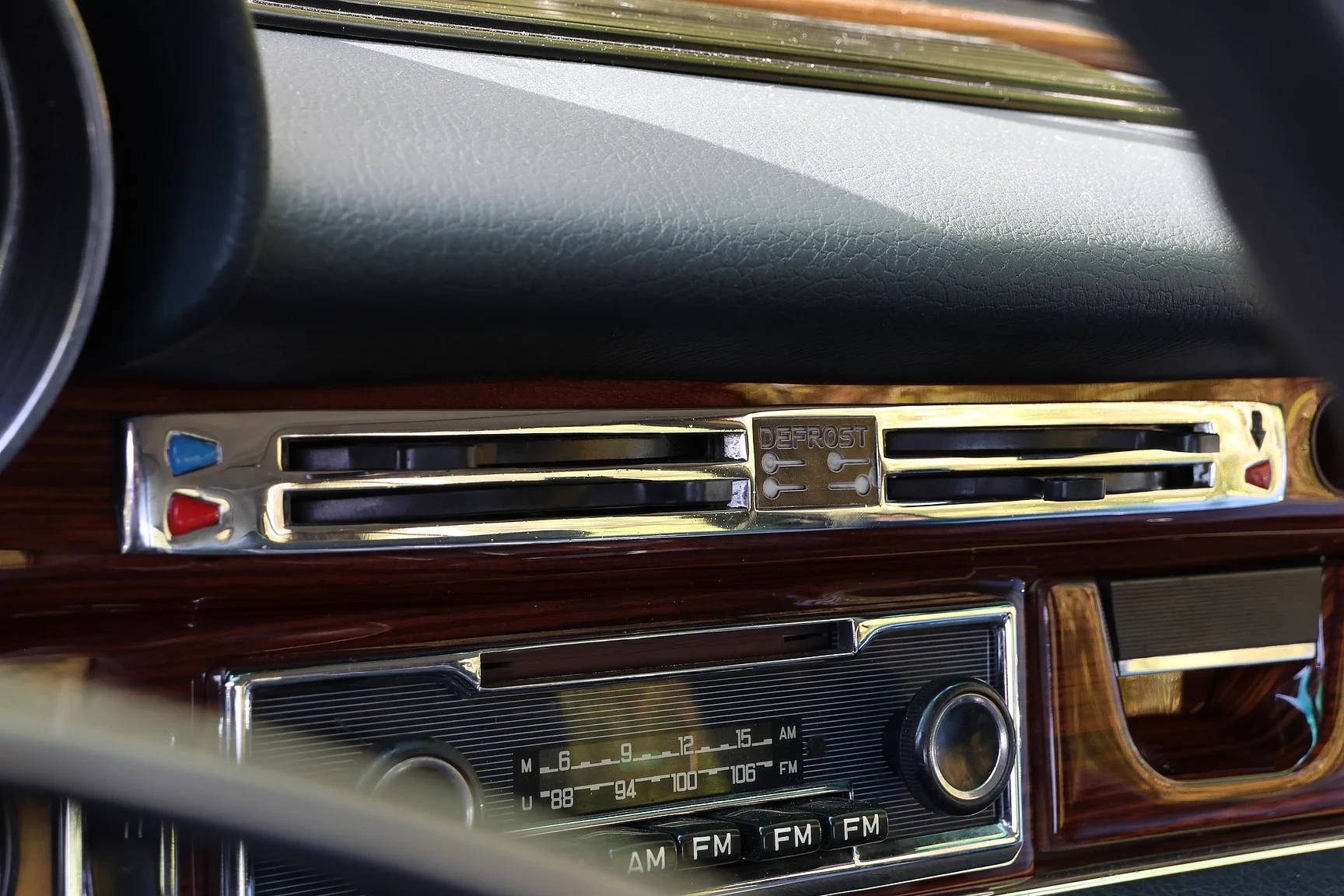 Interior image of 1972 Mercedes-Benz 280 SE 4.5  (48)