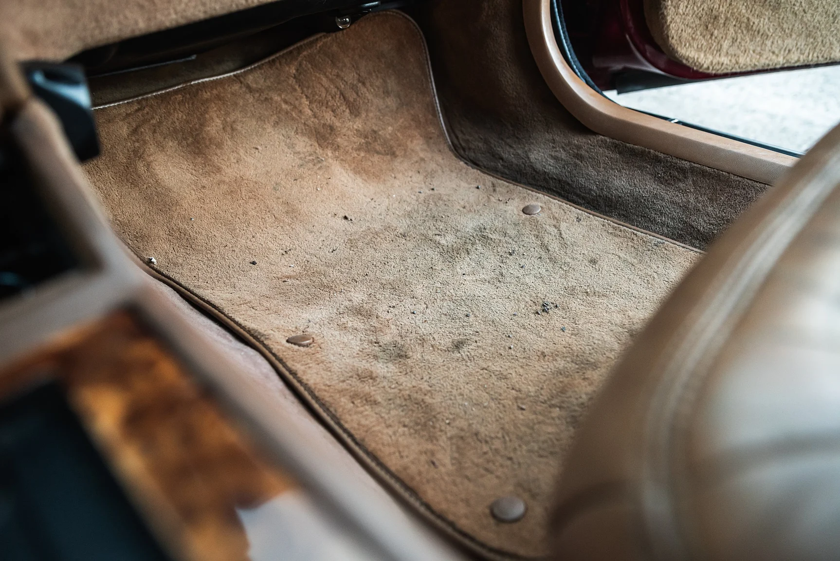 Interior image of 1989 Cadillac Seville (31)