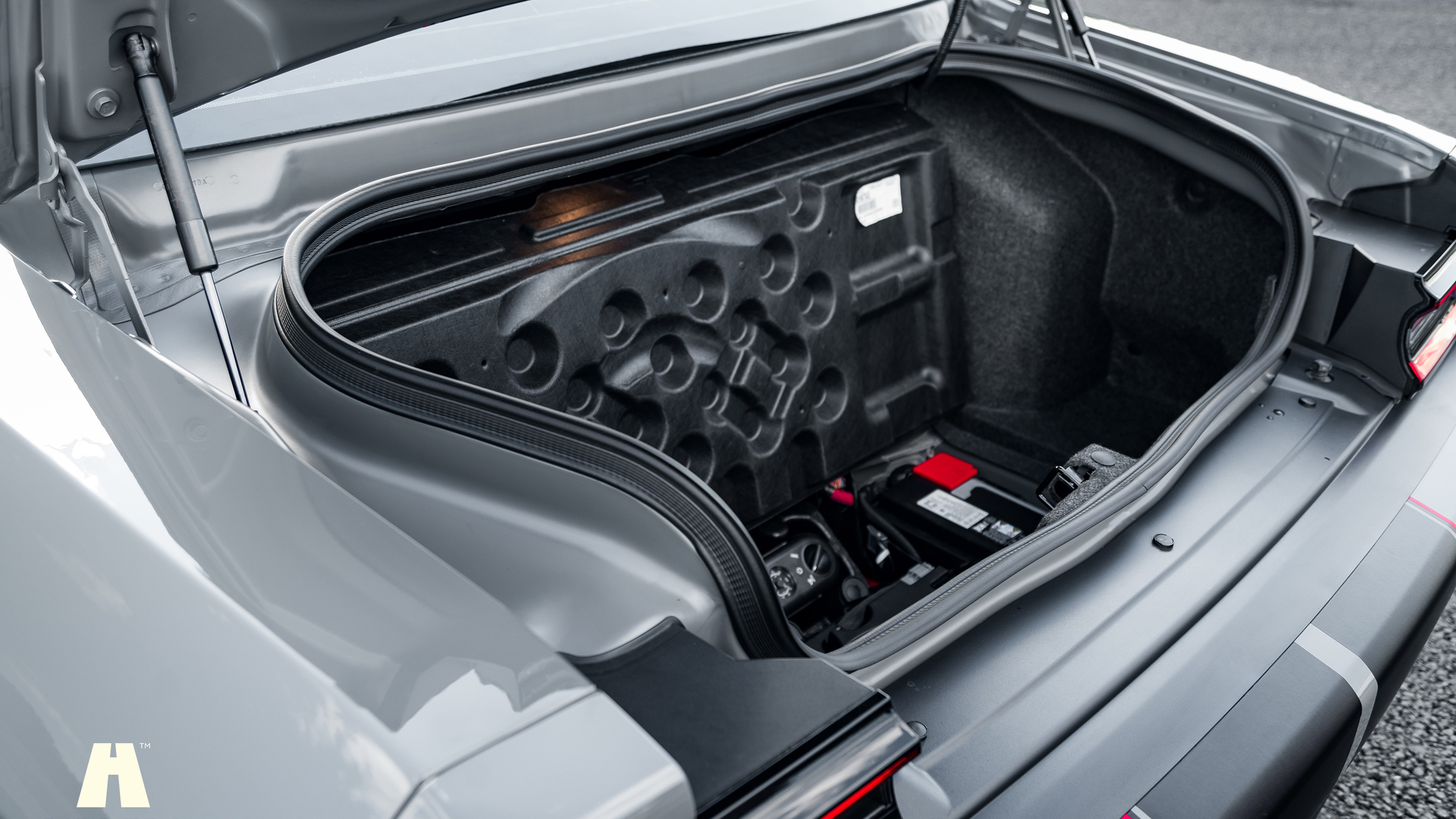 Innenraumfoto von 2018 Dodge Challenger Hellcat