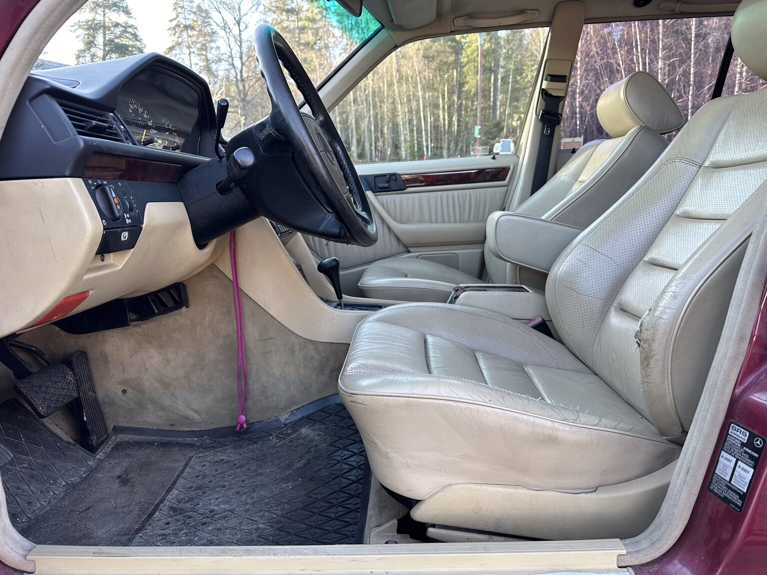 Interior image of 1992 Mercedes-Benz 300 TE-24