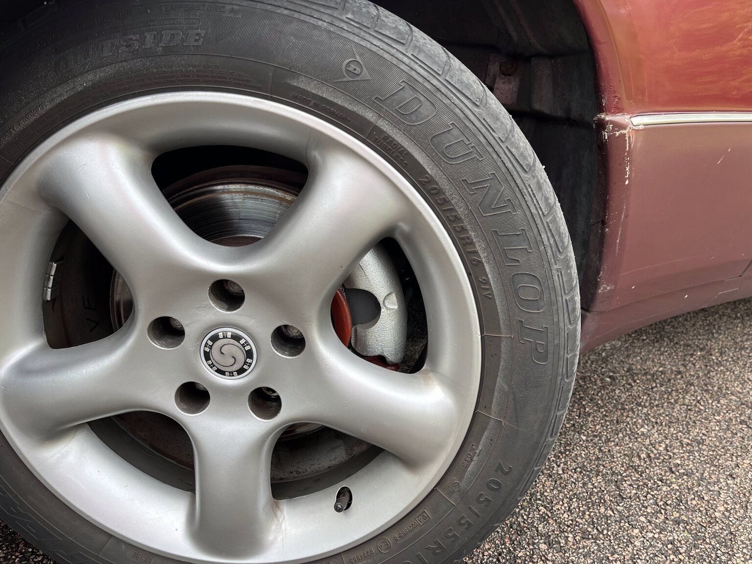 Exterior image of 1990 Mercedes-Benz 230 E