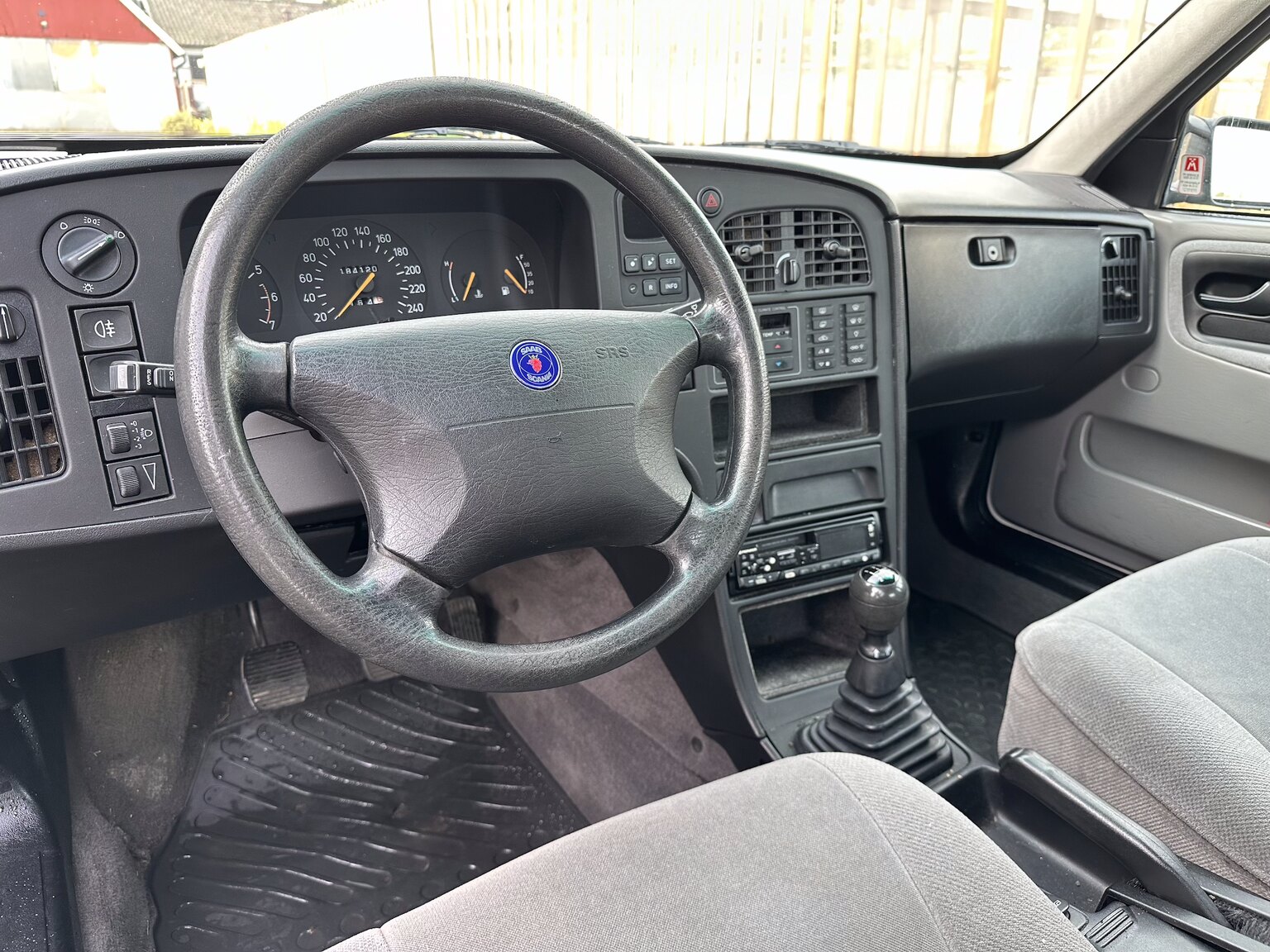 Interior image of 1996 SAAB 9000