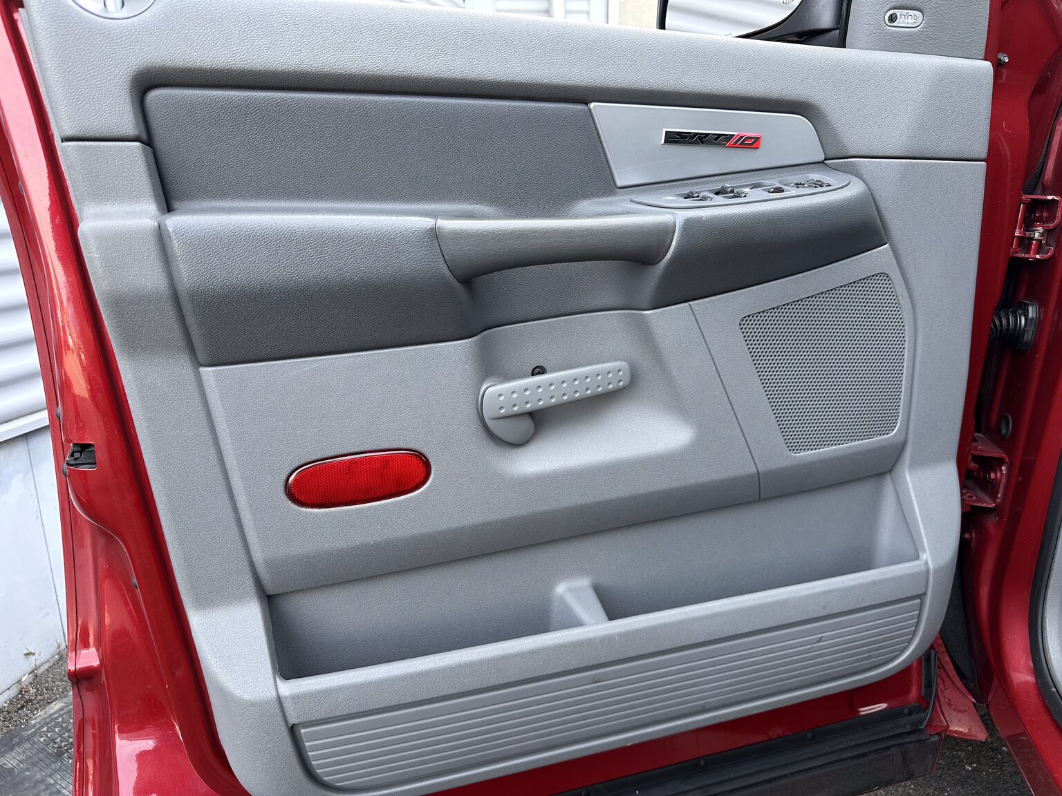 Innenraumfoto von 2006 Dodge Ram SRT10
